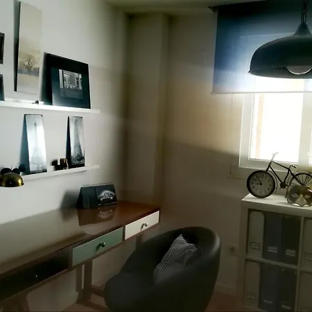 アパート Precioso Duplex Reina Mercedes 5 Minutos Hospital セビリア